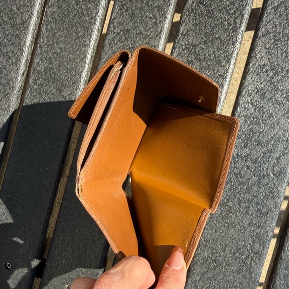 Louis Vuitton Caramel Vernis Monogram Compact Wallet - Picture 4 of 9